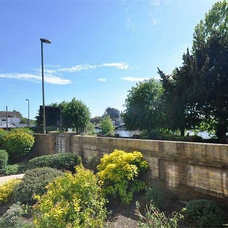 Thames View Apartments Staines-upon-Thames Dış mekan fotoğraf
