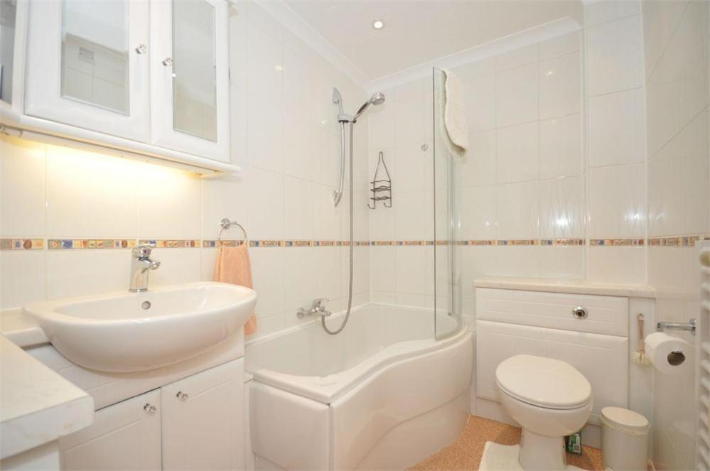 Thames View Apartments Staines-upon-Thames Dış mekan fotoğraf